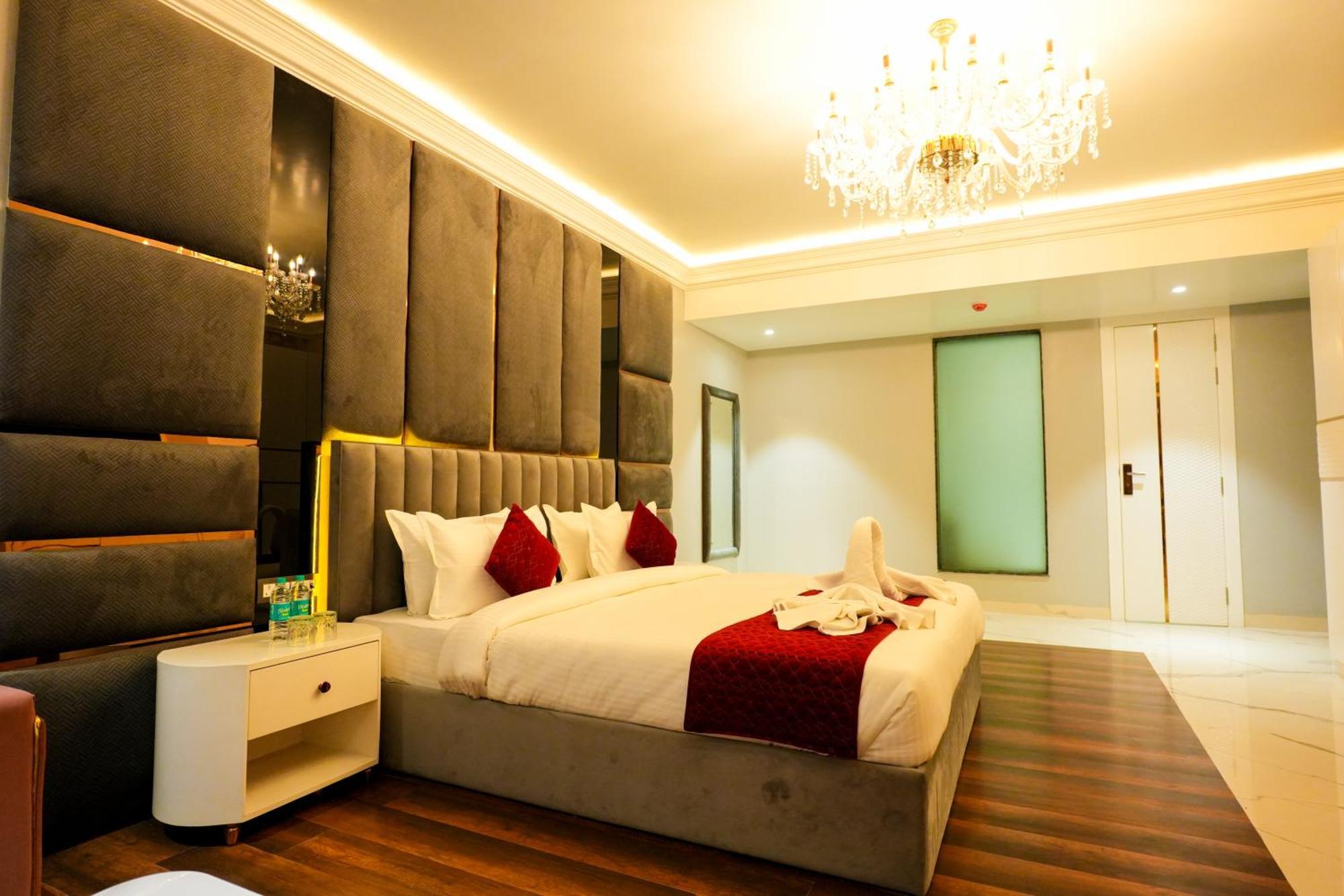 Hotel Adsan Heights Gajraula Exteriér fotografie