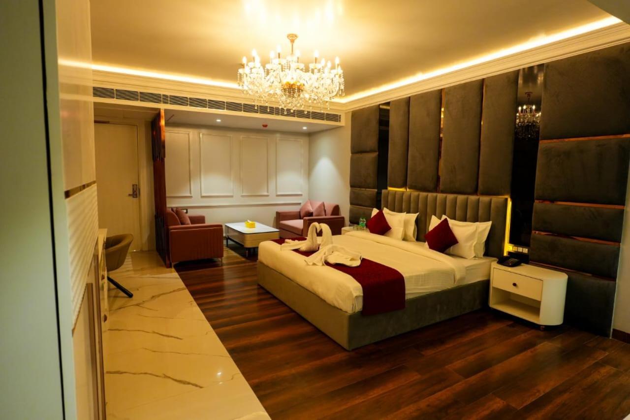 Hotel Adsan Heights Gajraula Exteriér fotografie