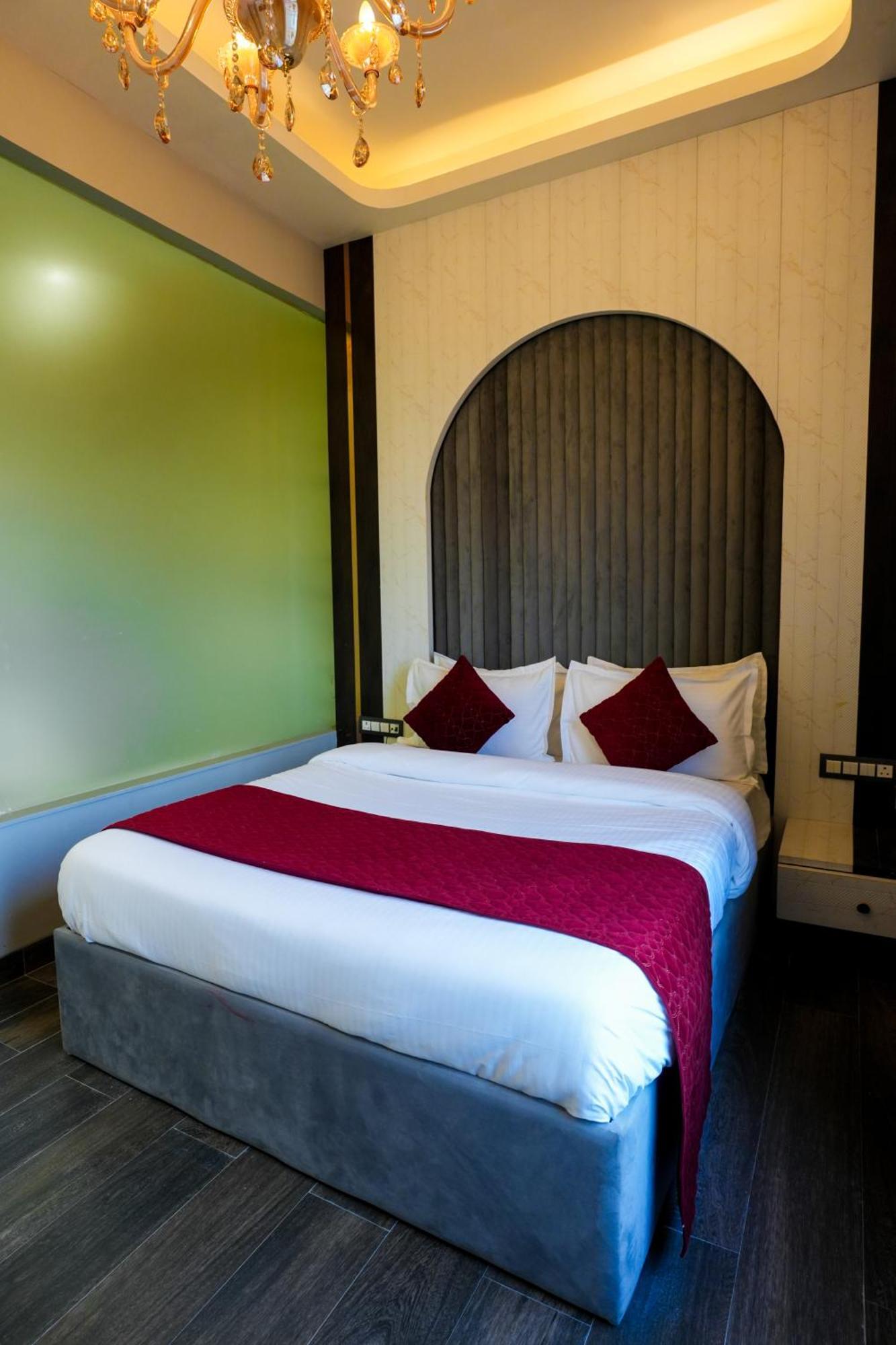 Hotel Adsan Heights Gajraula Exteriér fotografie