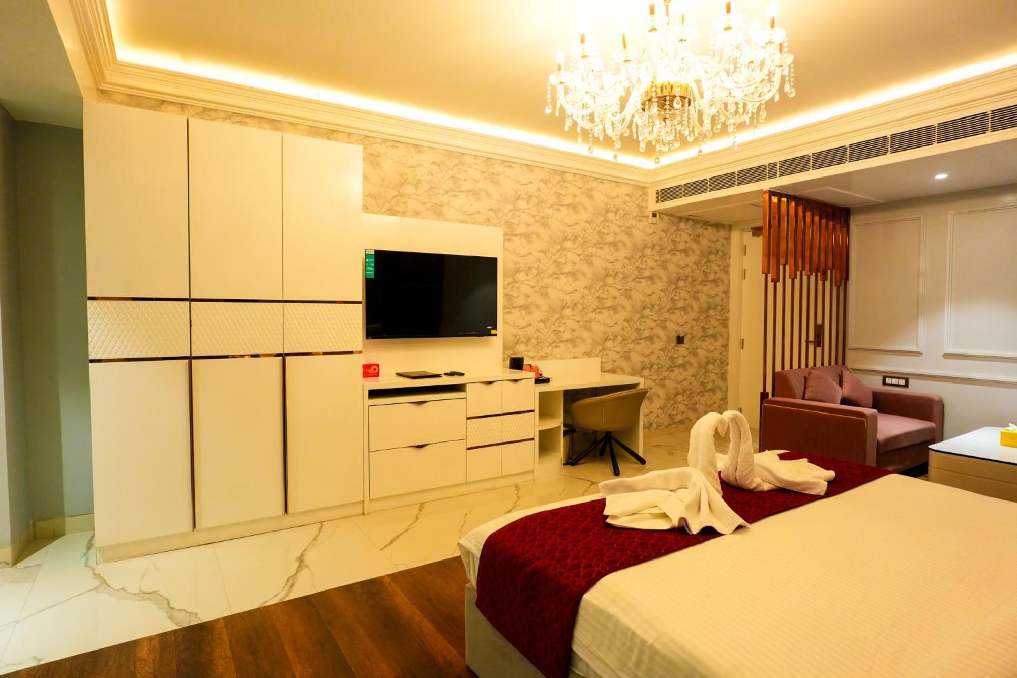 Hotel Adsan Heights Gajraula Exteriér fotografie